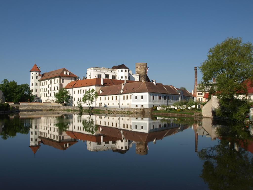 Hotel Concertino Zlata Husa Jindřichův Hradec Exterior foto