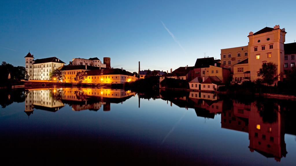 Hotel Concertino Zlata Husa Jindřichův Hradec Exterior foto